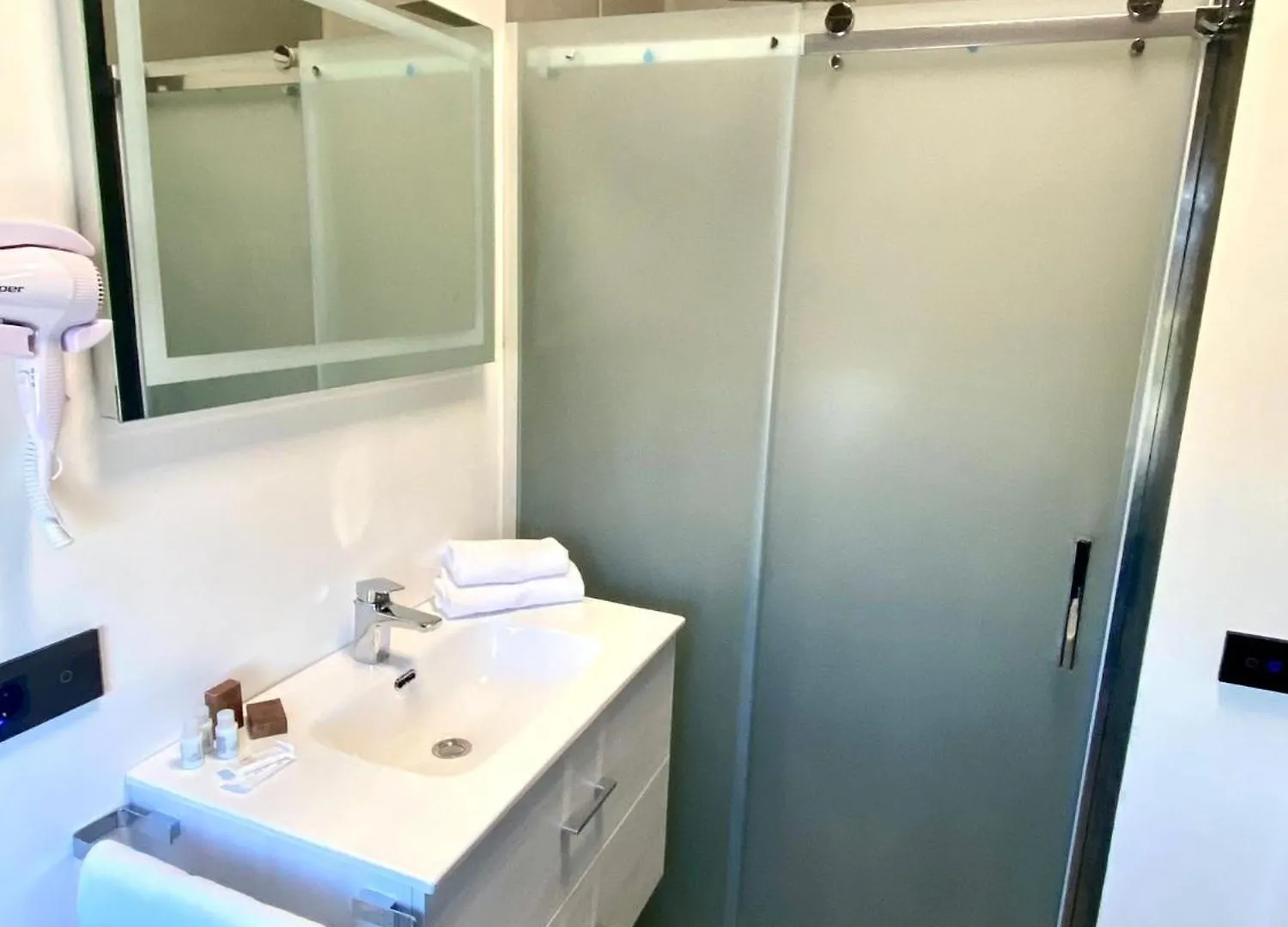 Hotel Tech Brembate 0*,  Italy