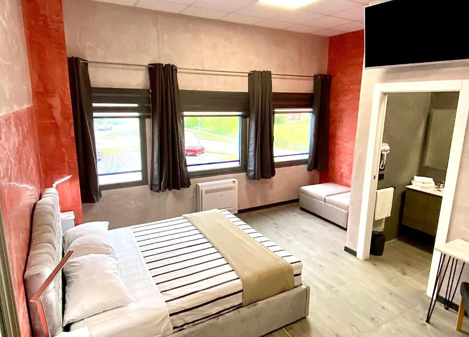Hotel Tech Brembate 0*,  Italy