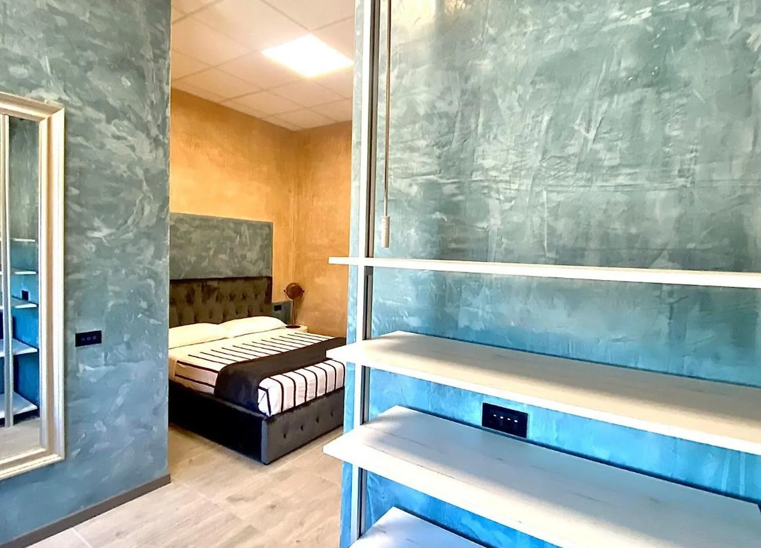 Hotel Tech Brembate 0*,  Italy